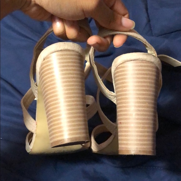 Heels 👠 - Picture 3 of 3